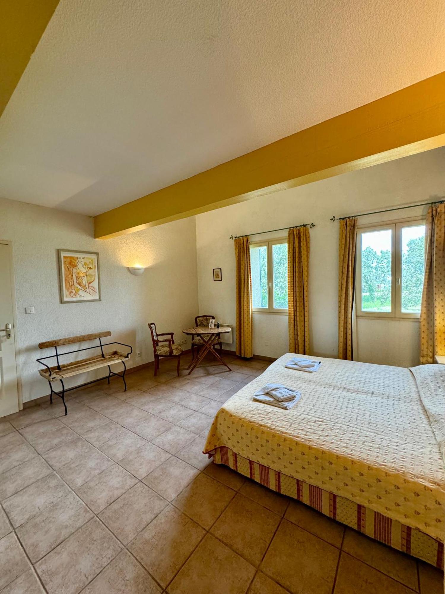 Hotel Mas Du Grand Peloux Port-Saint-Louis-du-Rhône Pokój zdjęcie